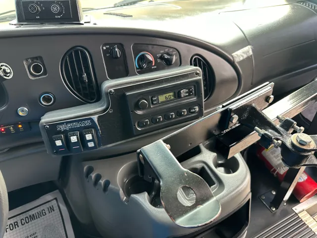 2004 Ford Econoline Van Commercial - Photo 18