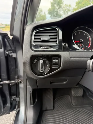 2017 Volkswagen Golf SportWagen 30
