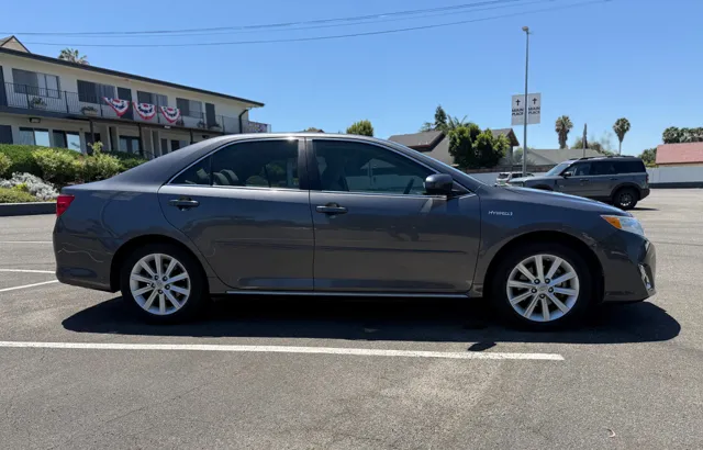 2014 Toyota Camry SE Hybrid - Photo 8