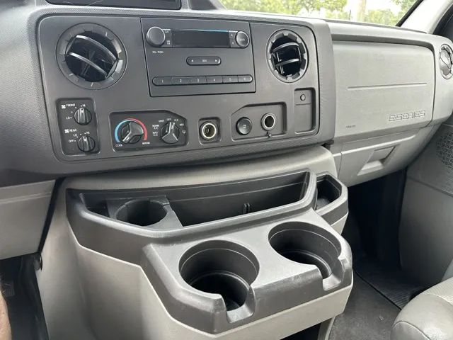 2010 Ford E-350 photo 5