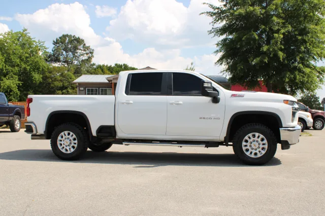 2022 Chevrolet Silverado 2500HD LT - Photo 4