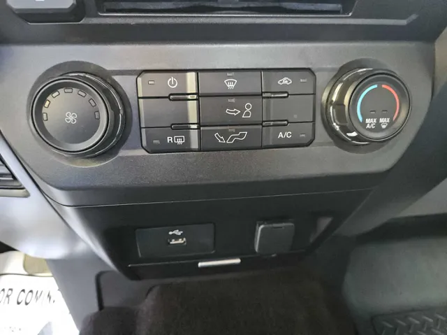 2017 Ford F-150 XLT photo 18