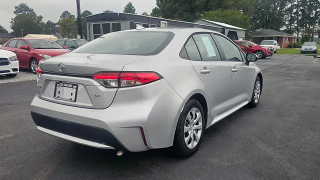 2022 Toyota Corolla LE - Photo 5
