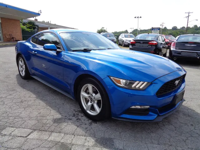 2017 Ford Mustang V6 photo 3