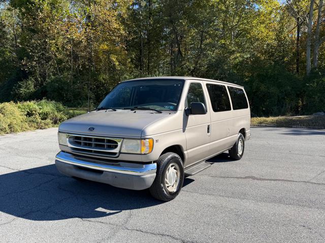 2001 Ford Econoline Wagon E-150 XLT