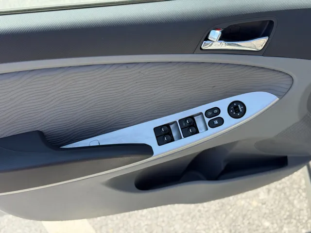 2014 Hyundai Accent GLS - Photo 27