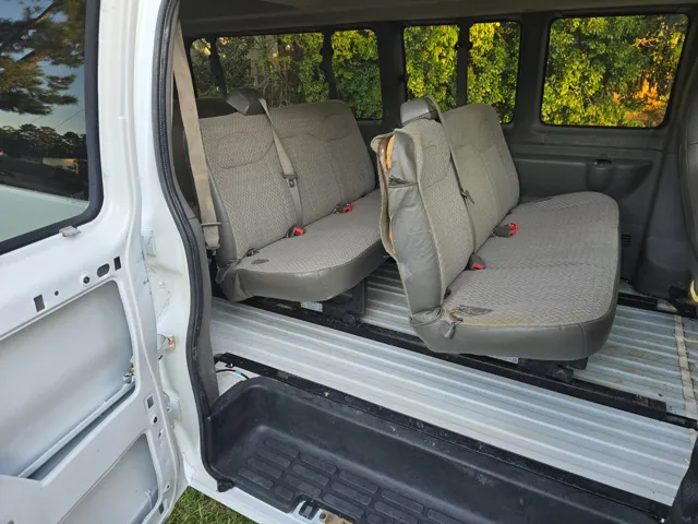 2016 Chevrolet Express Passenger LS - Photo 13