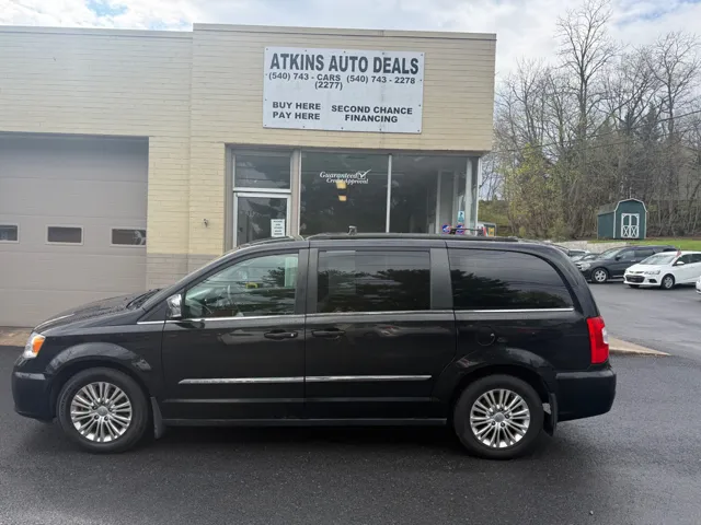 2015 Chrysler Town & Country Touring-L