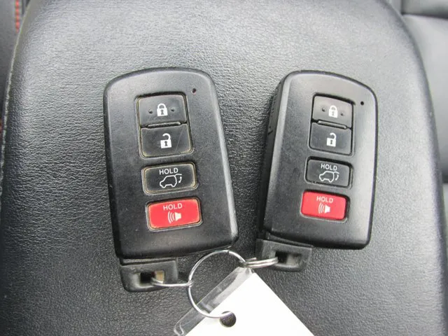 2016 Toyota RAV4 SE - Photo 18