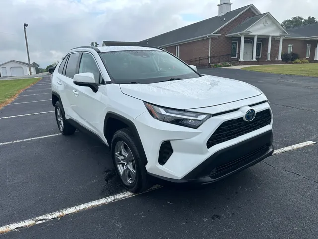 2022 Toyota RAV4 XLE - Photo 10