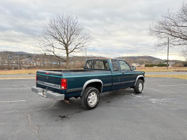 1995 Dodge Dakota Club Cab 6.5-ft. Bed 4WD