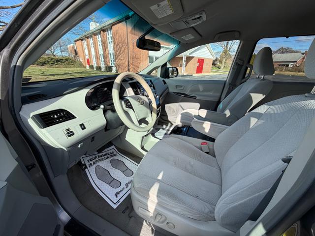 2011 Toyota Sienna LE 8-Pass V6