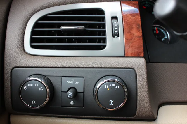 2010 Chevrolet Avalanche LTZ - Photo 24