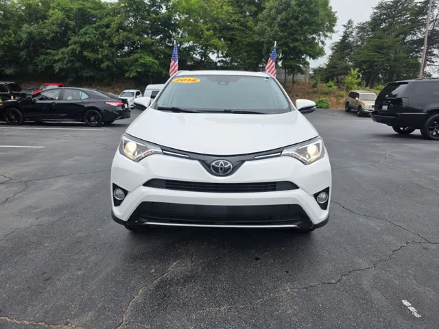 2018 Toyota RAV4 XLE's photo