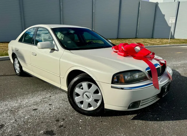 2005 Lincoln LS's photo