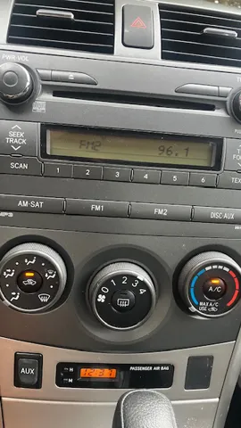 2011 Toyota Corolla LE - Photo 10