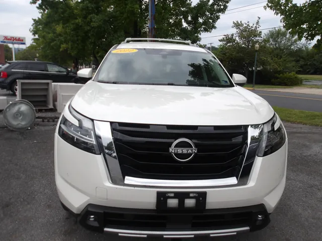 2022 Nissan Pathfinder SL