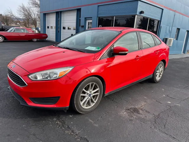 2017 Ford Focus SE's photo