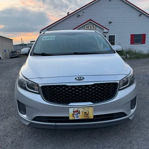 2017 Kia Sedona LX - Photo 3