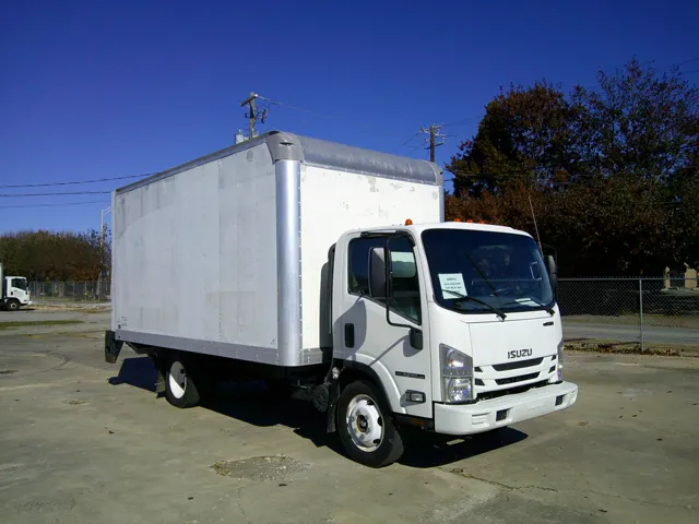 2018 Isuzu NPR HD's photo