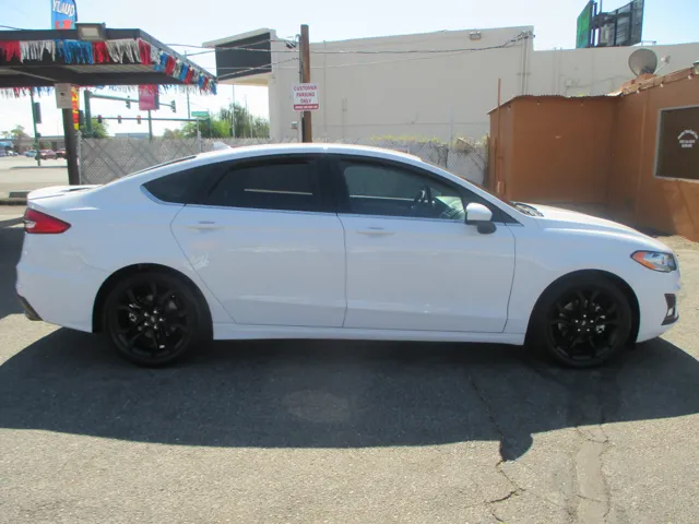 2020 Ford Fusion SE - Photo 2