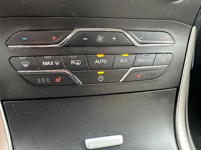 2018 Ford Edge SEL - Photo 21