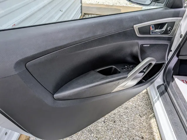 2017 Hyundai Veloster Value Edition photo 4