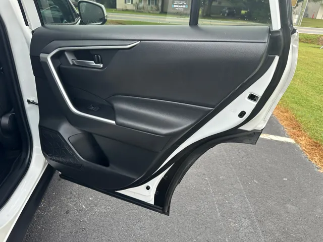 2022 Toyota RAV4 XLE - Photo 20