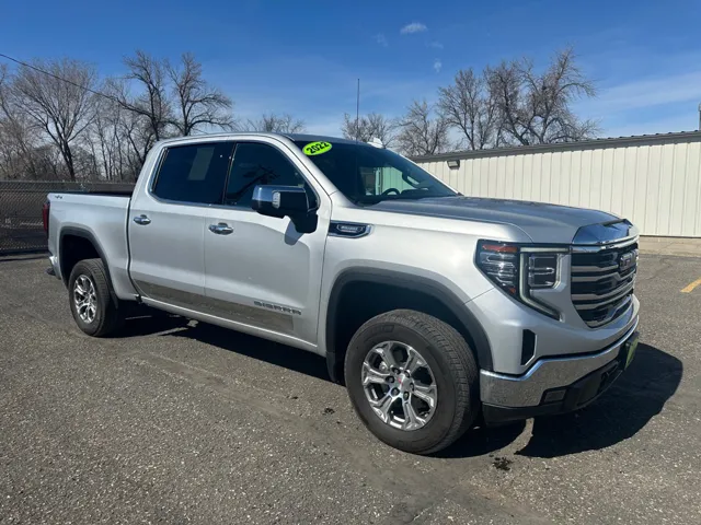 2022 GMC Sierra 4WD Crew Cab Short Box SLT's photo