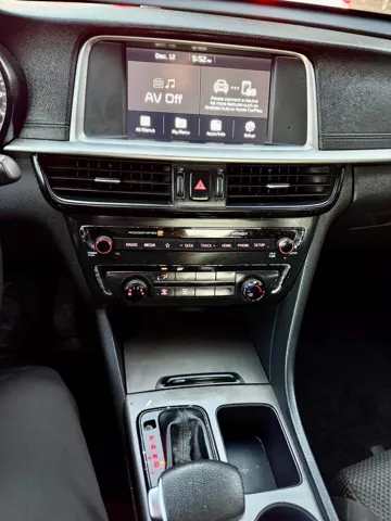 2020 Kia Optima LX - Photo 12