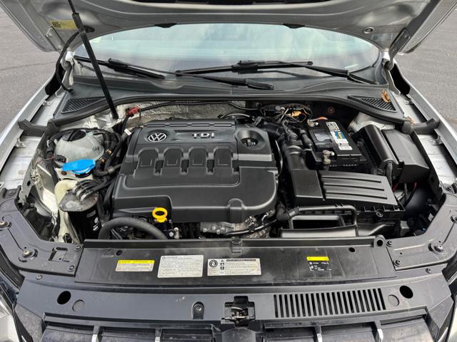 2015 Volkswagen Passat TDI SE 6M w/ Sunroof