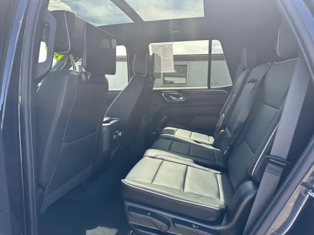 2023 GMC Yukon SLT - Photo 13