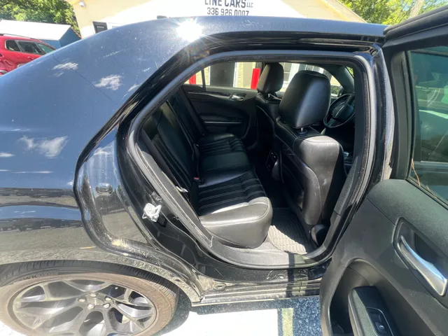 2019 Chrysler 300 S - Photo 9