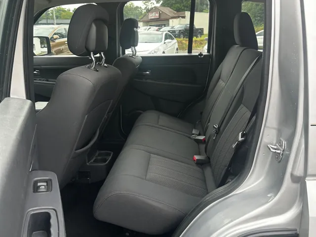 2012 Jeep Liberty Sport - Photo 12
