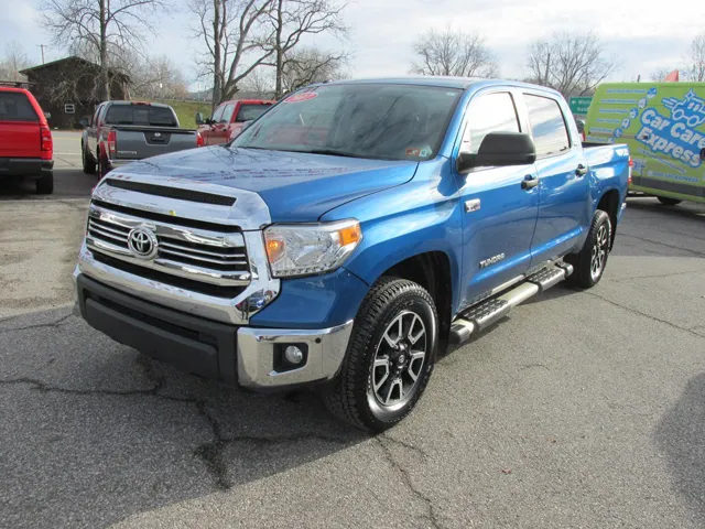 2017 Toyota Tundra SR5's photo