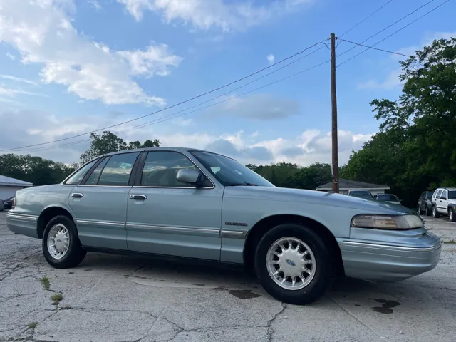 1995 Ford Crown Victoria LX