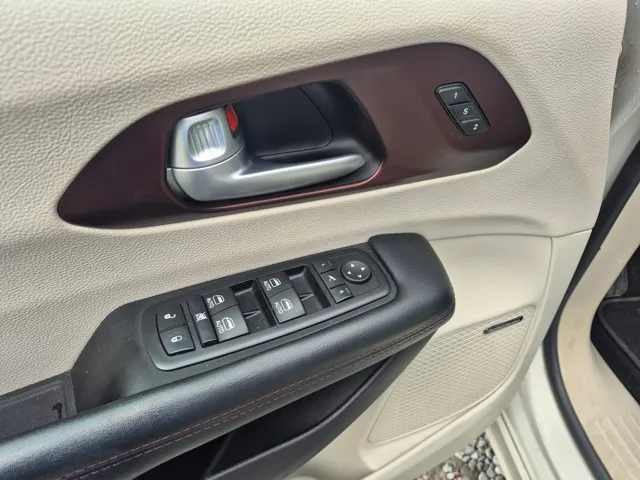 2017 Chrysler Pacifica Limited - Photo 14