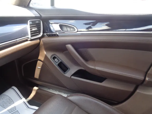 2015 Porsche Panamera S - Photo 37