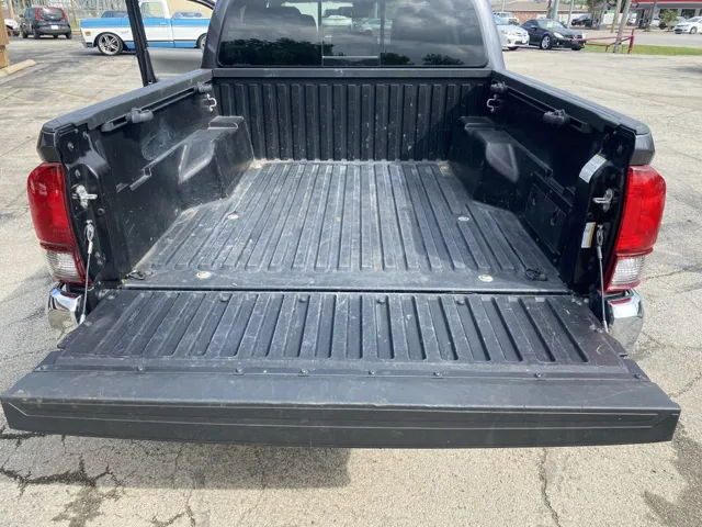 2021 Toyota Tacoma SR5 photo 2