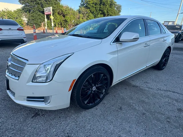 2013 Cadillac XTS 3.6L FWD Platinum Collection's photo