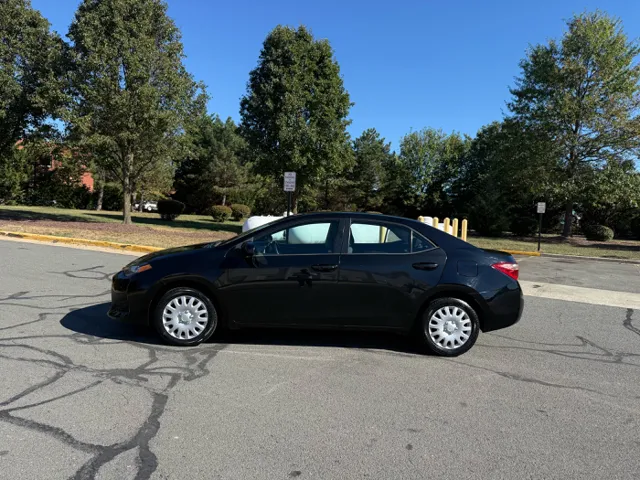 2018 Toyota Corolla LE - Photo 6