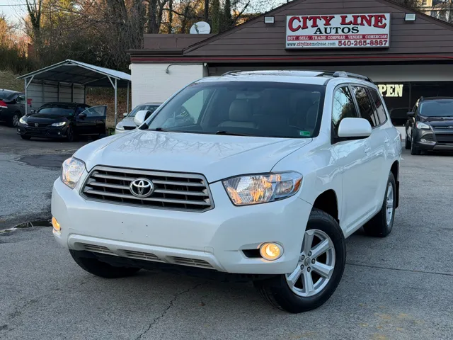 2010 Toyota Highlander SE's photo