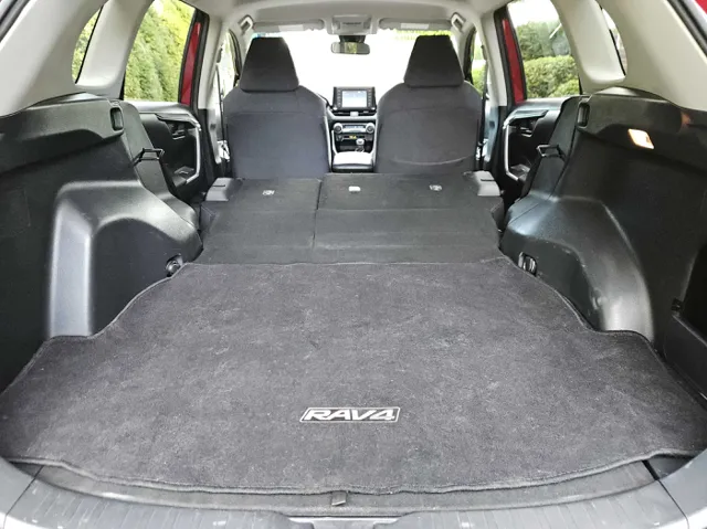 2019 Toyota RAV4 LE photo 20