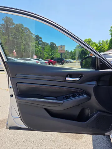 2020 Nissan Altima SR - Photo 10