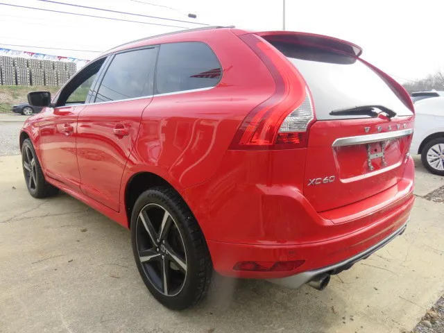2015 Volvo XC60 T6 R-Design photo 4