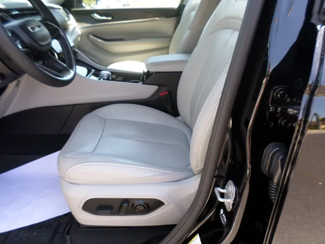 2023 Jeep Grand Cherokee Overland - Photo 48