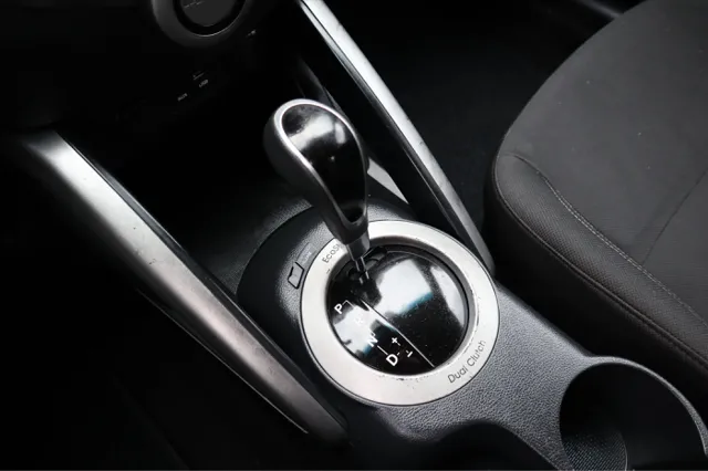 2016 Hyundai Veloster Base photo 15