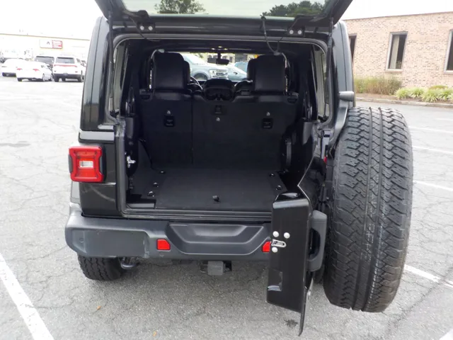 2019 Jeep Wrangler Unlimited Sahara photo 9
