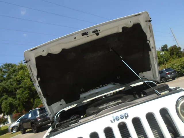 2015 Jeep Wrangler Unlimited Sahara - Photo 8