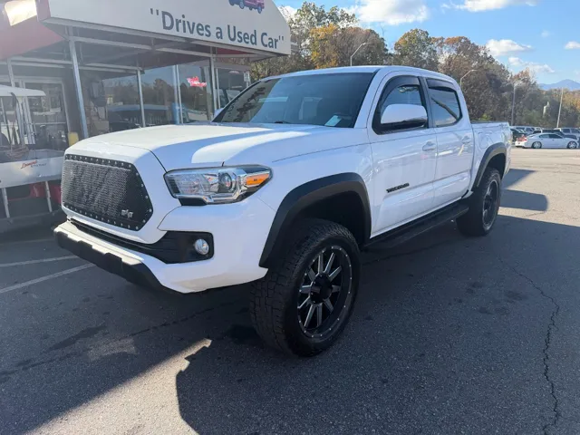2017 Toyota Tacoma TRD Off Road's photo